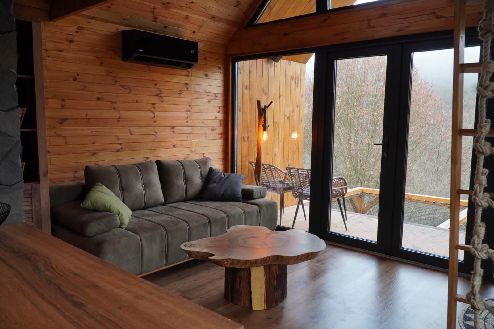 BARN HOUSE 758