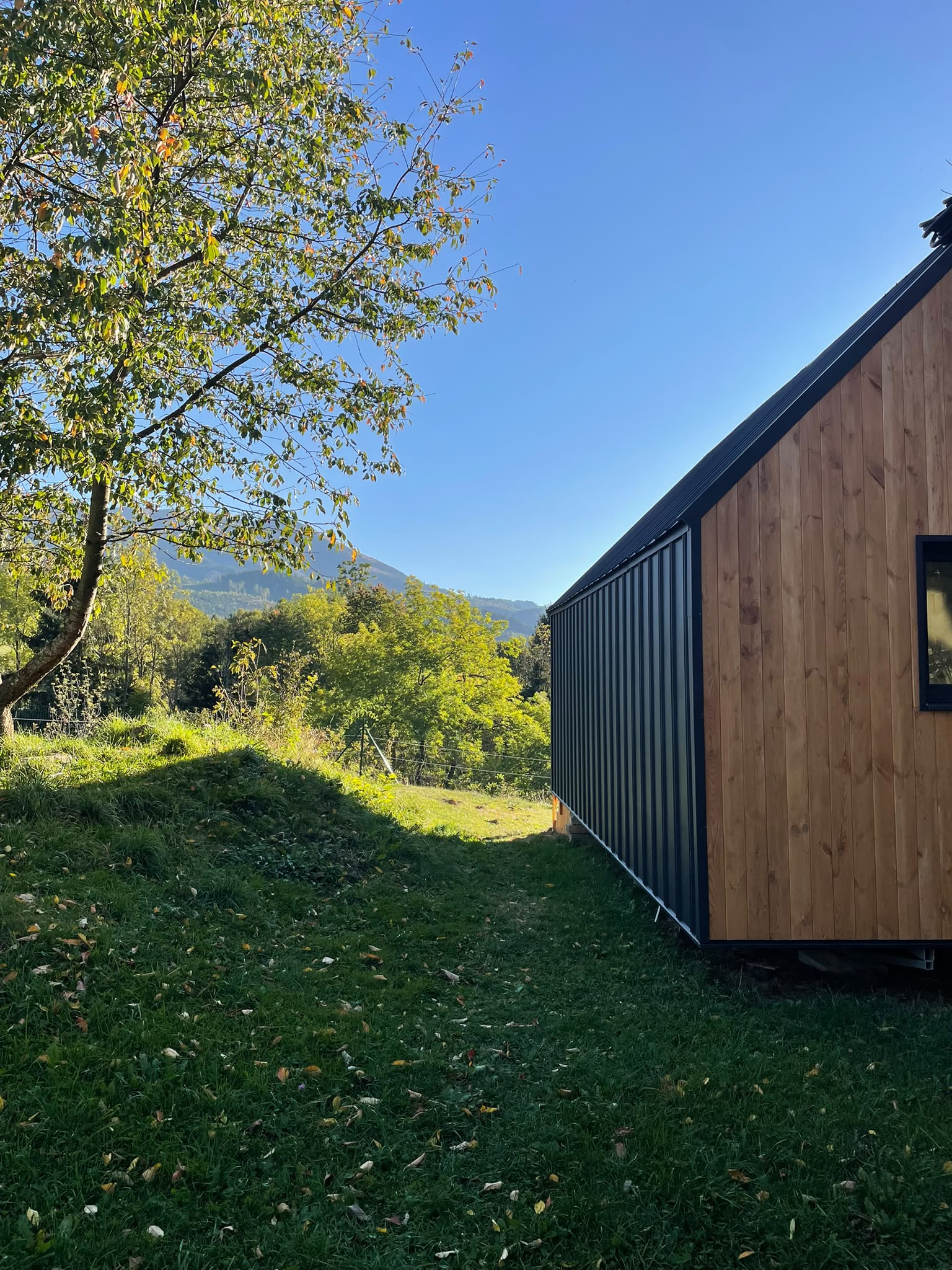 Realizovaný montovaný drevodom Barn House – Slovensko, Liptovská Lúžna (Barn House, svojpomocná montáž) – fotografia 2