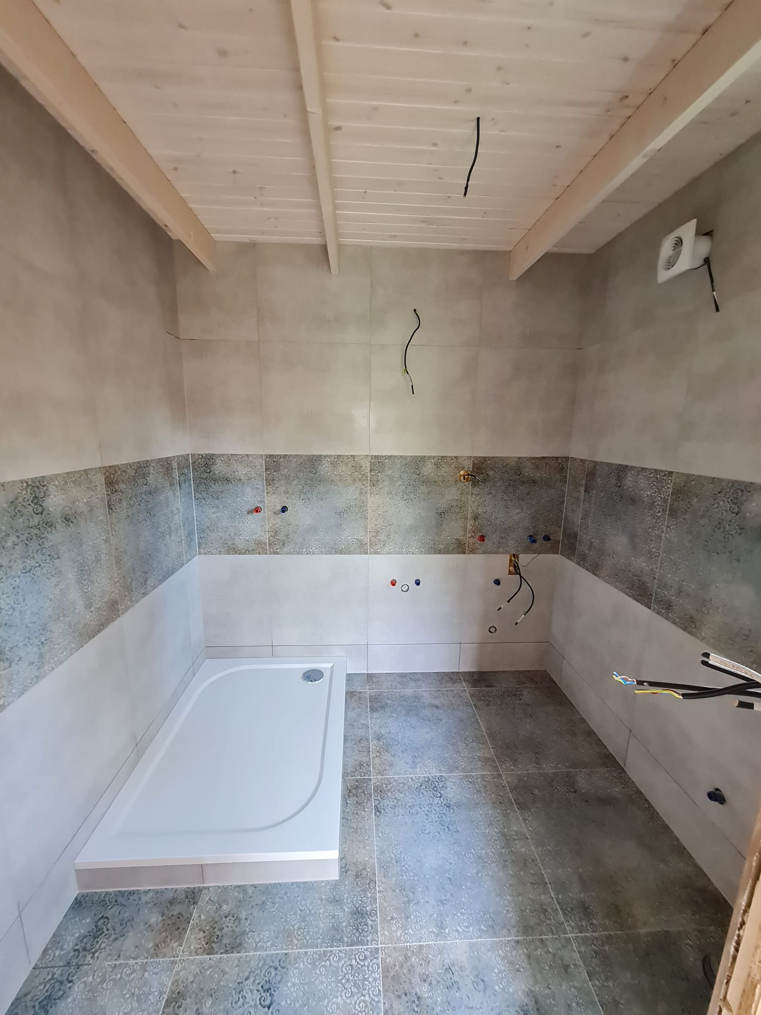 Keramische Wand- und Bodenfliesen