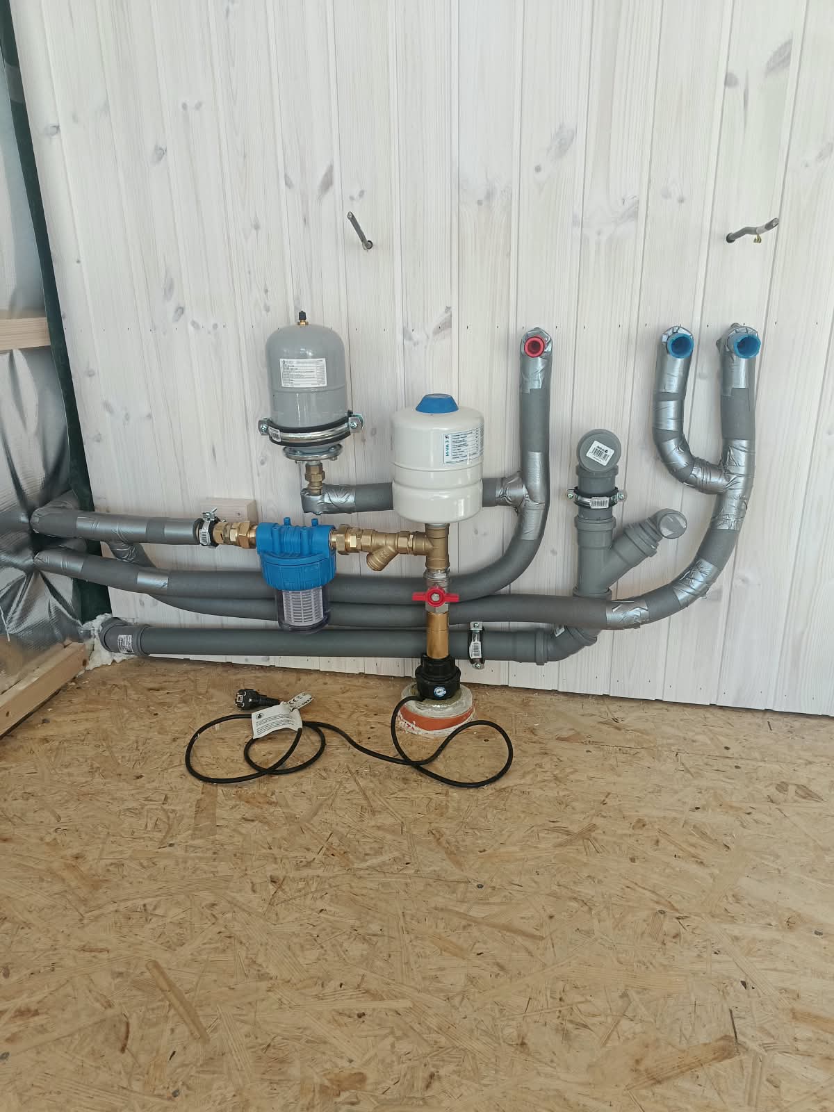 Montage von Komponenten der Wasserinstallation
