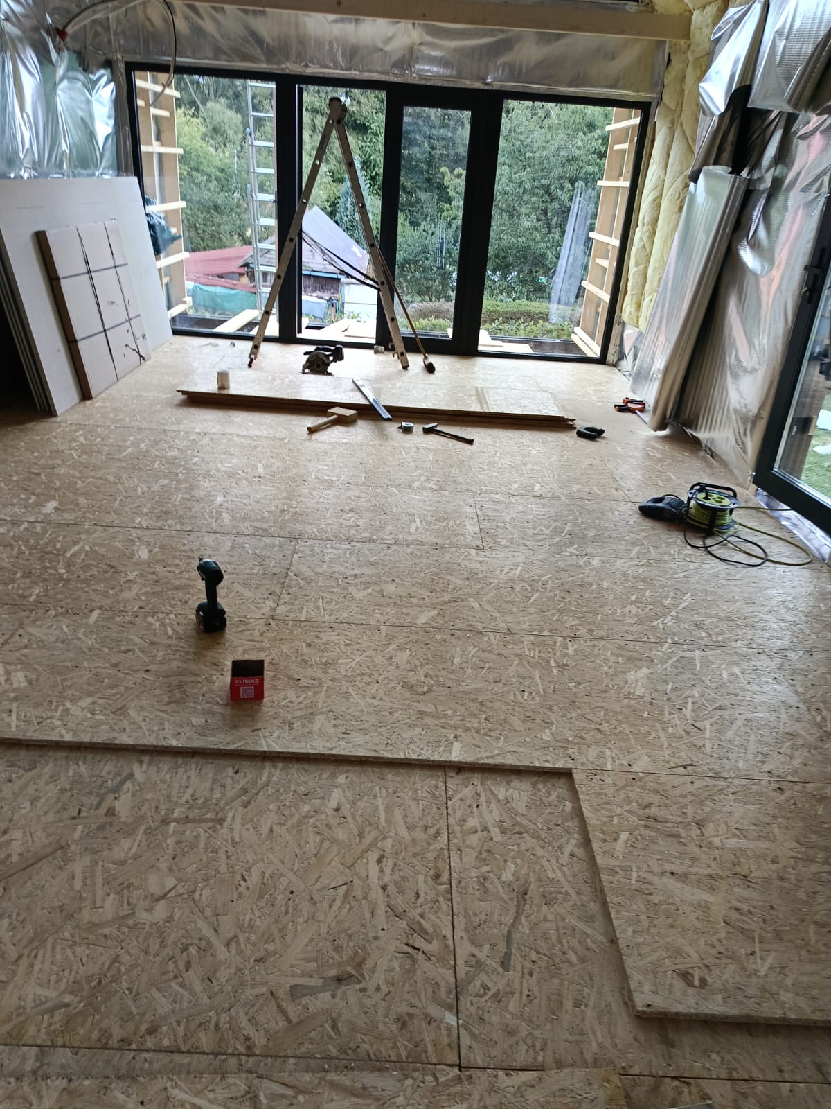 Verlegung von OSB-Platten auf dem gedämmten Boden