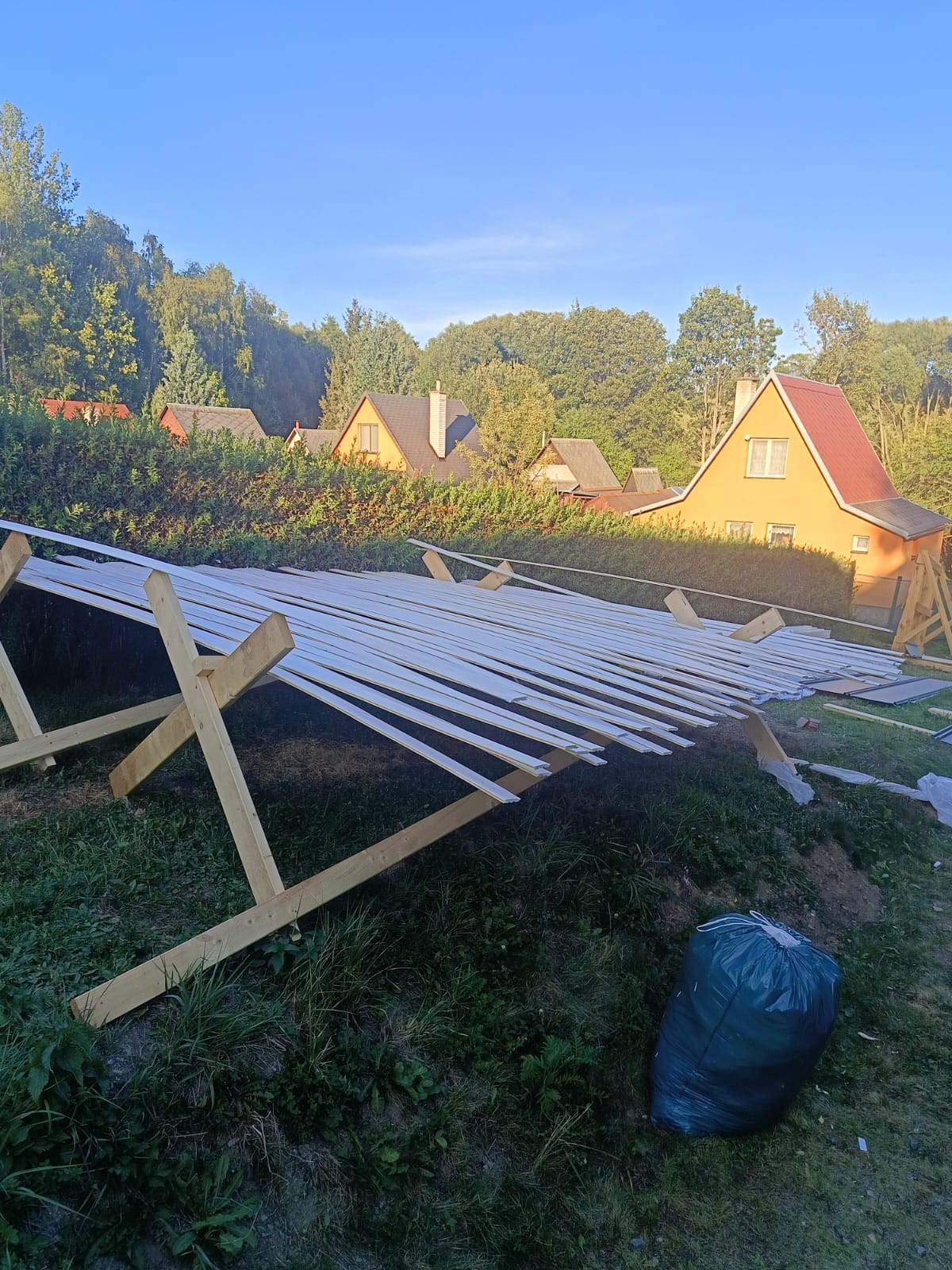 Vorbereitung der Bretter für die Innenverkleidung