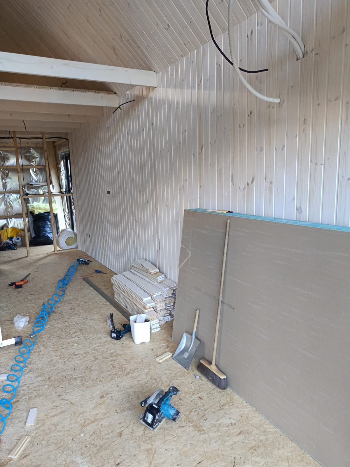 Holzverkleidung der Innenwände